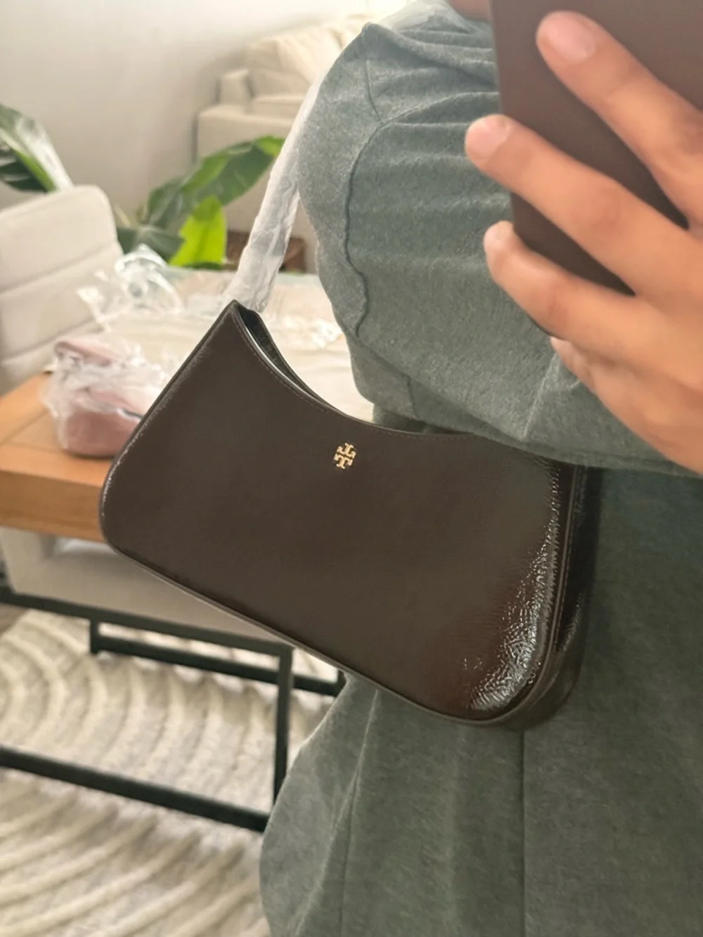 Tory Burch Patent Leather Shoulder Bag in Dark Brown with Gold Logo - Picture 7 of 10